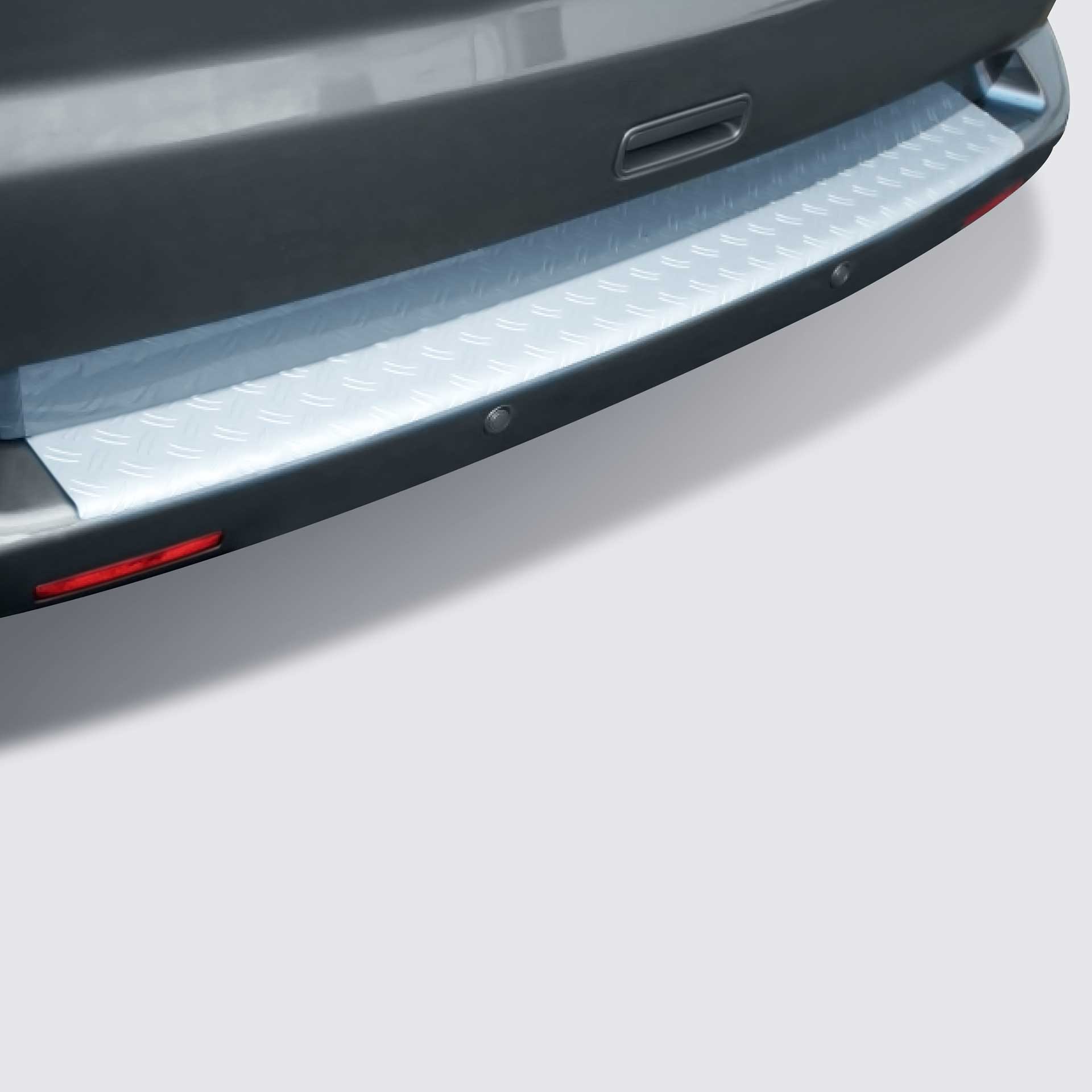 Serie-Nevada-Standard-Ladekantenschutz-von-AlphaDynamik Serie Nevada Standard | Ladekantenschutz - T6 2015- mit Hecktüren