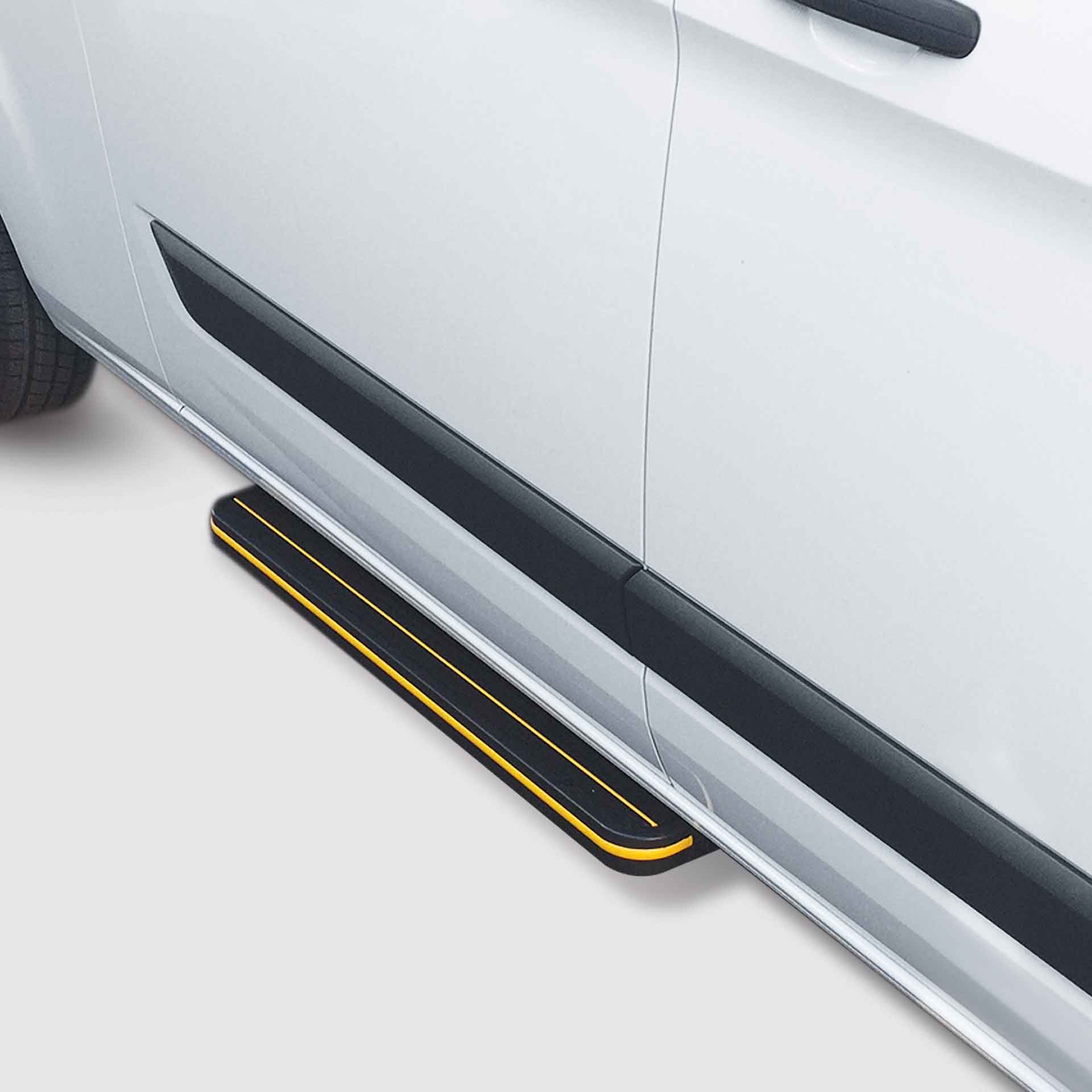 Seitliche Heavy Duty elektrische Teleskop Trittstufe für Van, eingefahren. Vollautomatisch, Rutschfeste Oberfläche, Serie TCE Trittstufen von AlphaDynamik Seitliche Heavy Duty elektrische Teleskop Trittstufe für Van, eingefahren. Vollautomatisch, Rutschfeste Oberfläche, Serie TCE Trittstufen von AlphaDynamik