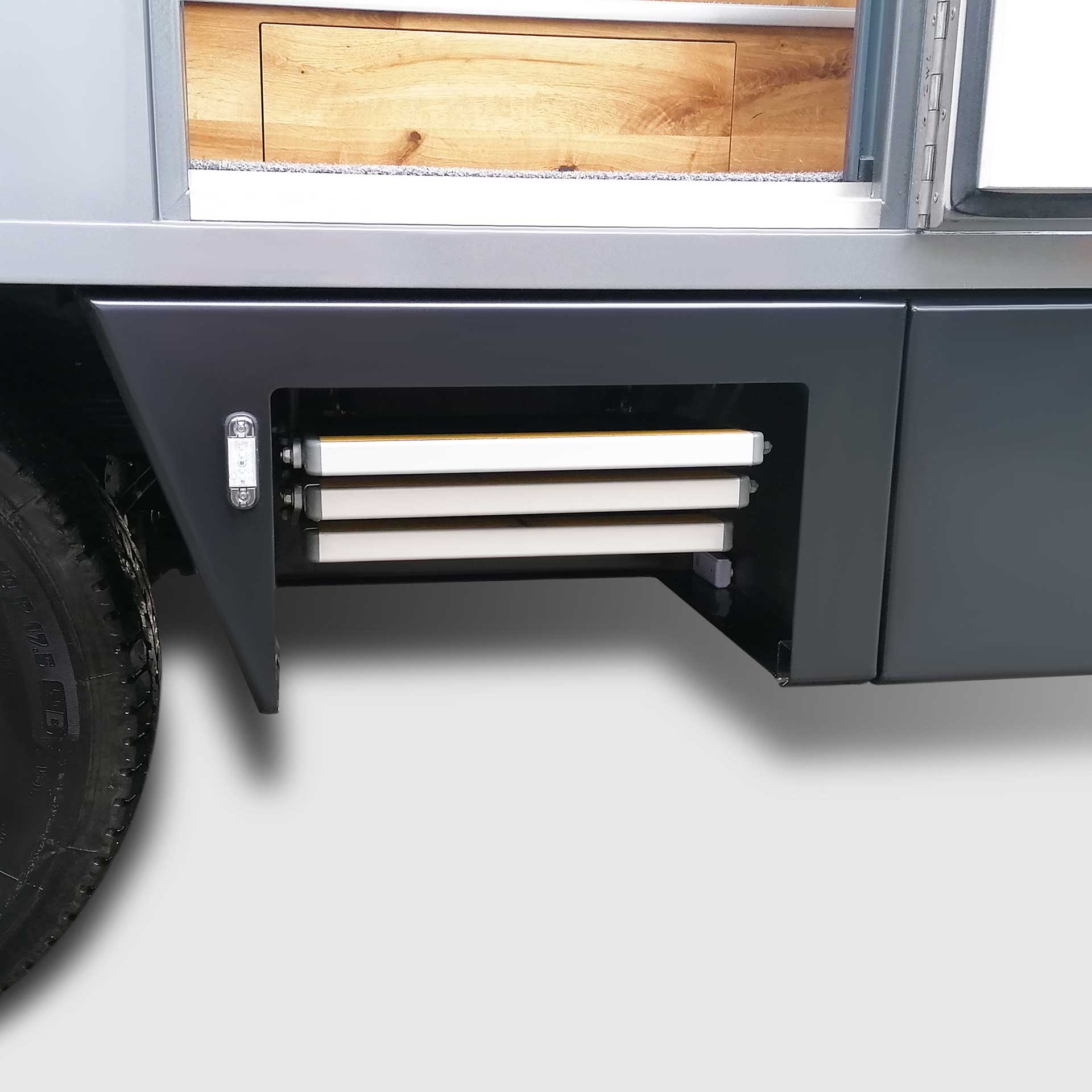 Elektrische Mehrfach Trittstufe für Van eingeklappt. Serie E2 Van Stufe von AlphaDynamik, Tragkraft, Abmessungen Elektrische Mehrfach Trittstufe für Van eingeklappt. Serie E2 Van Stufe von AlphaDynamik, Tragkraft, Abmessungen