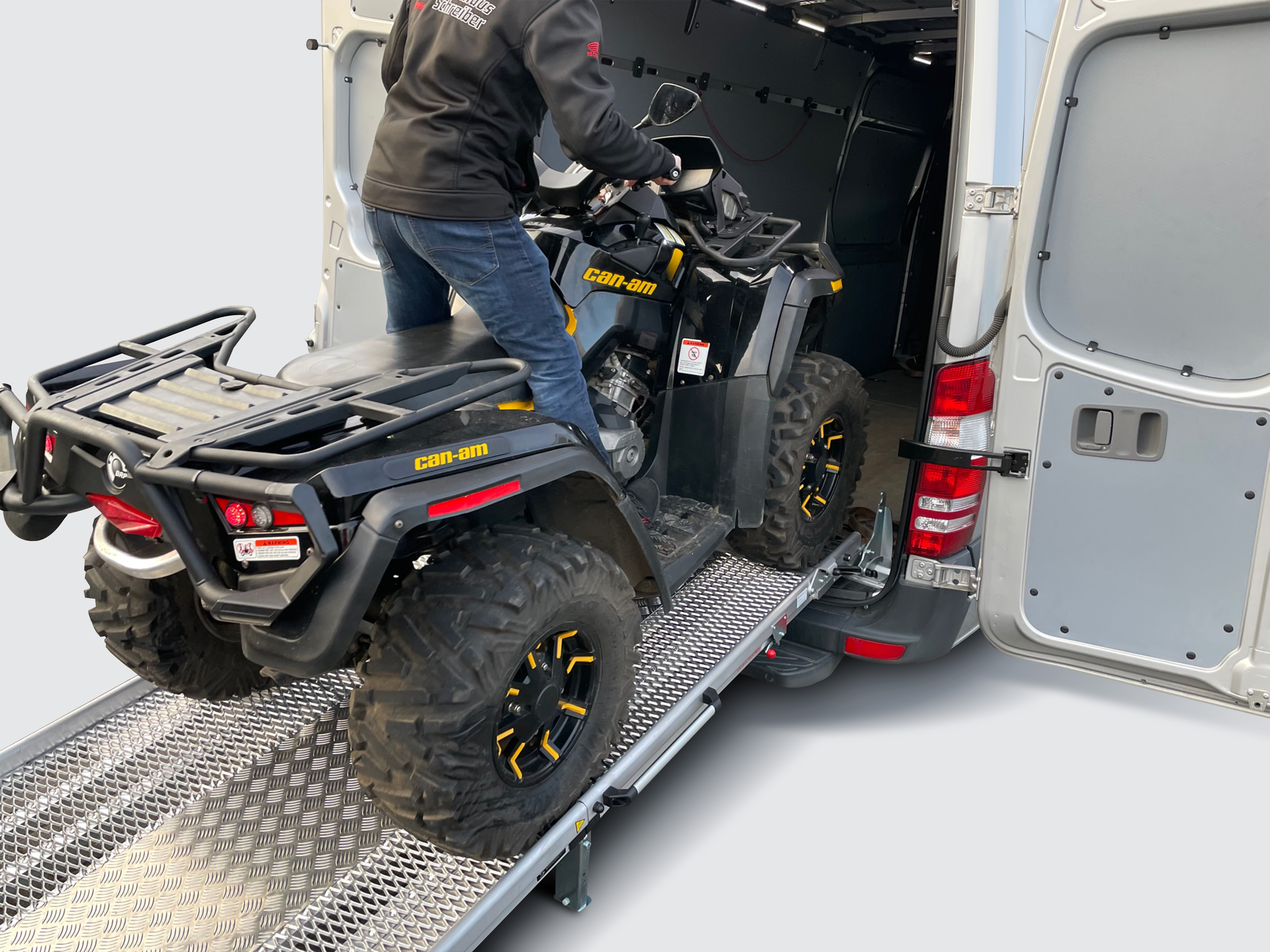 Serie PRO | Fest montierte Verladerampe für Motorrad, Quad, Hubwagen, Stechkarren, Werkzeugw. - Abmessung 2.800 x 1.220 mm, mittig faltbar 