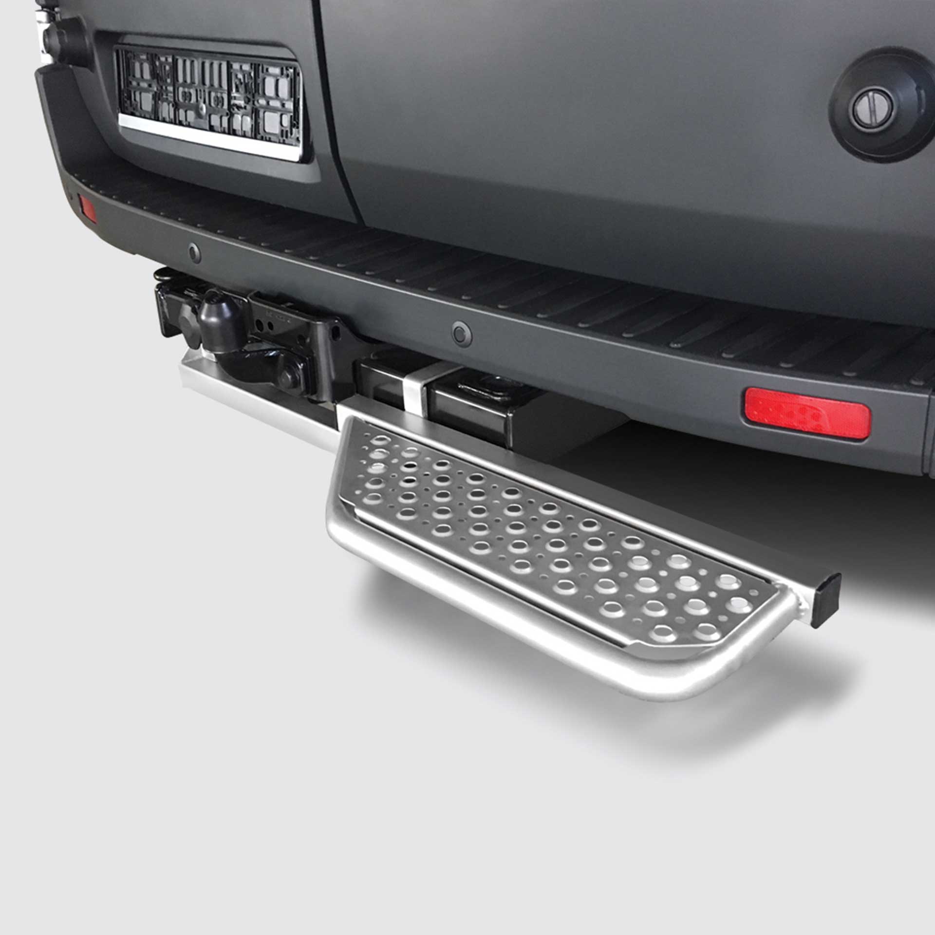 Serie-HER-Hecktrittstufe-aus-Edelstahl-einseitig-AlphaDynamik Serie HER | Hecktrittstufe aus Edelstahl für AHK (Oris/Bosal), einseitig rechts - Transit 2014-