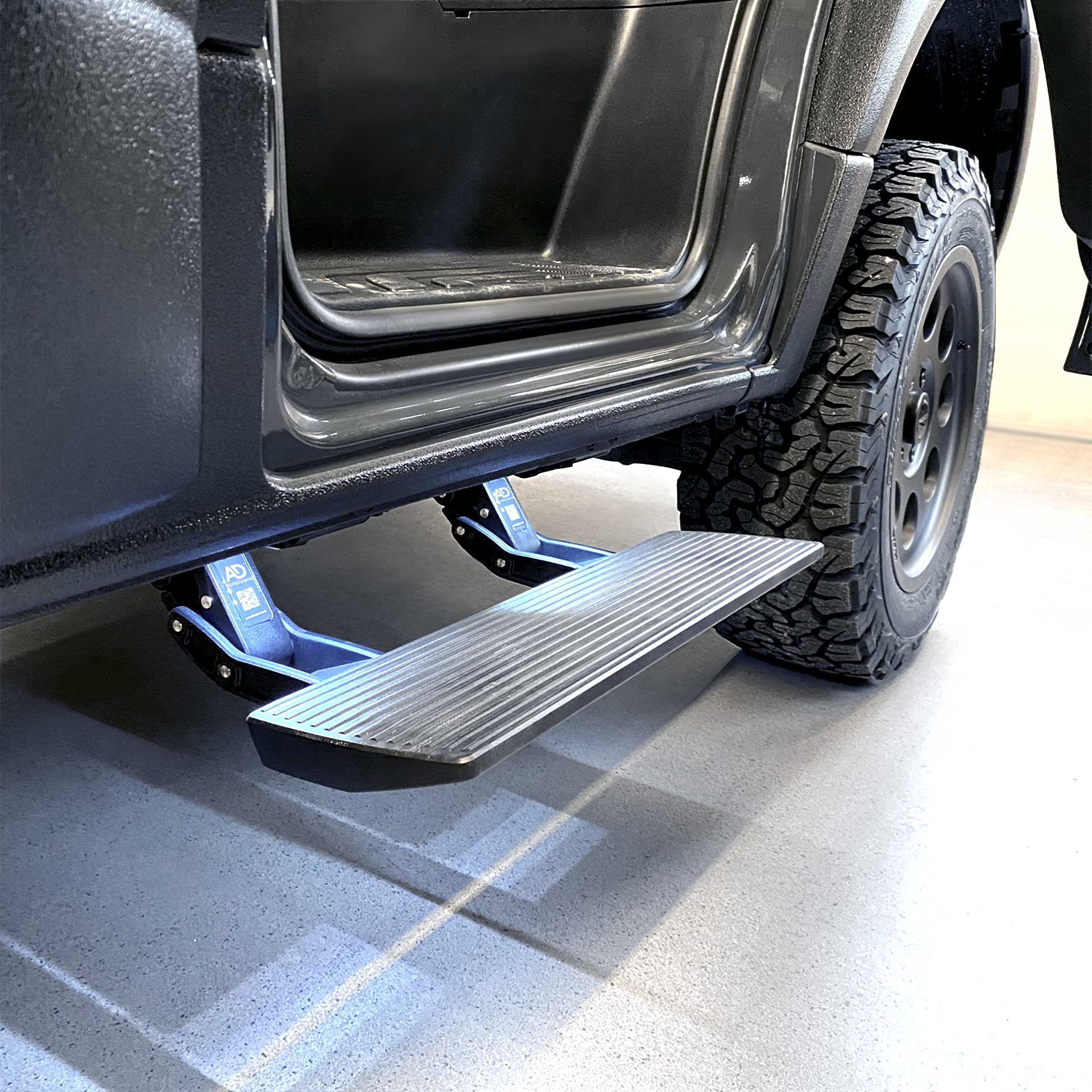 Serie ETB | Seitliche Schwenk-Trittstufe elektrisch, 550mm - Sprinter/Crafter 2006-2018, Sprinter 2018-  Allrad