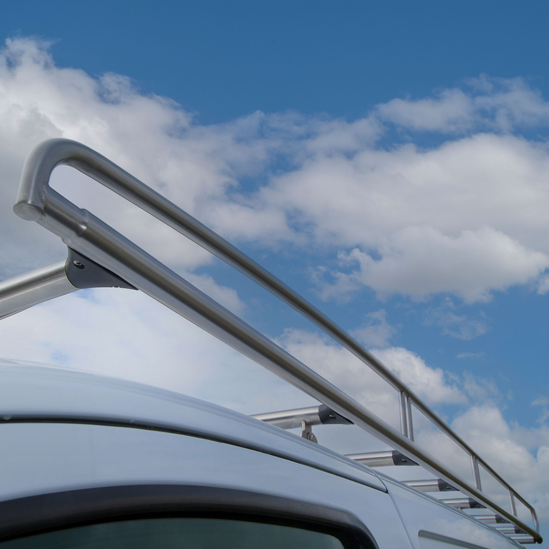 Dachgepaecktraeger aus Edelstahl Seitenansicht, Anti-Wind-Geräuschwickel, Hohe Tragkraft, geringes Eigengewicht, Serie CVA von AlphaDynamik Dachgepaecktraeger aus Edelstahl Seitenansicht, Anti-Wind-Geräuschwickel, Hohe Tragkraft, geringes Eigengewicht, Serie CVA von AlphaDynamik