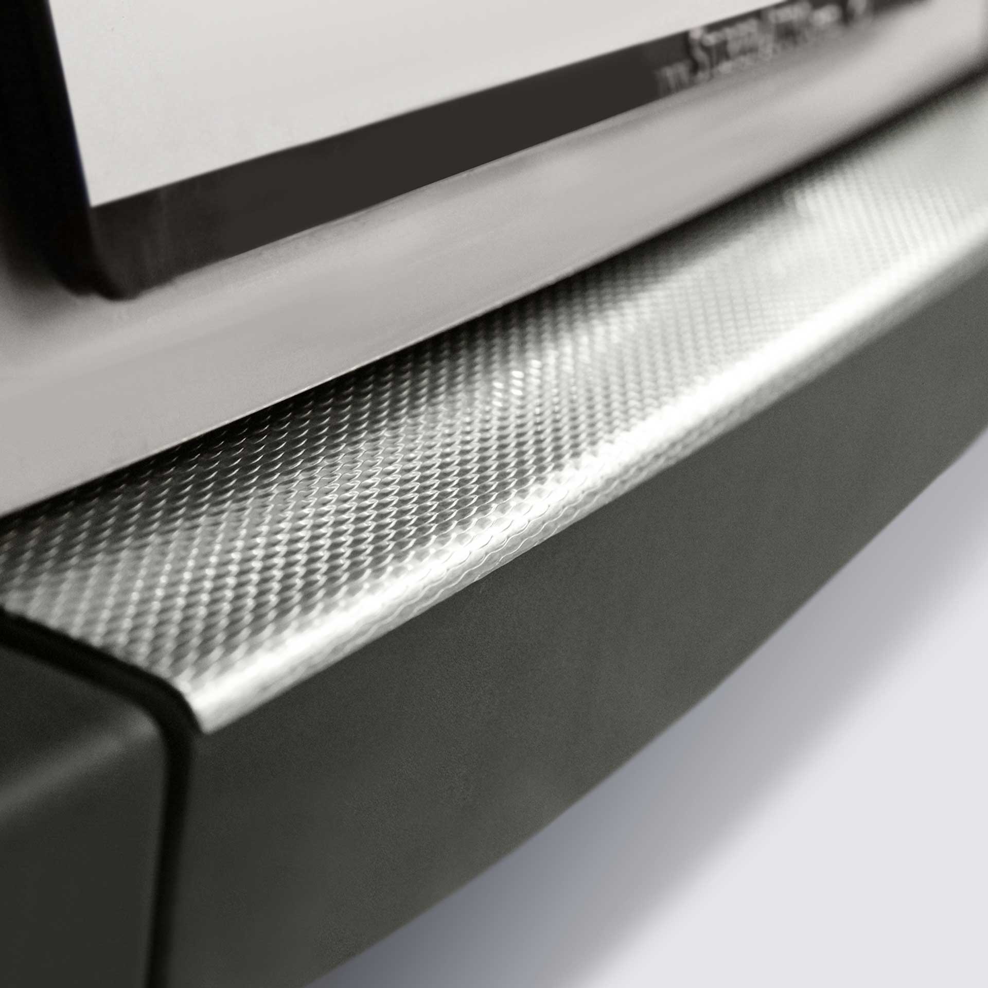 Serie-Nevada-Edelstahl-Ladekantenschutz-von-AlphaDynamik Serie Nevada Edelstahl | Ladekantenschutz - Vito/V-Klasse 2019-