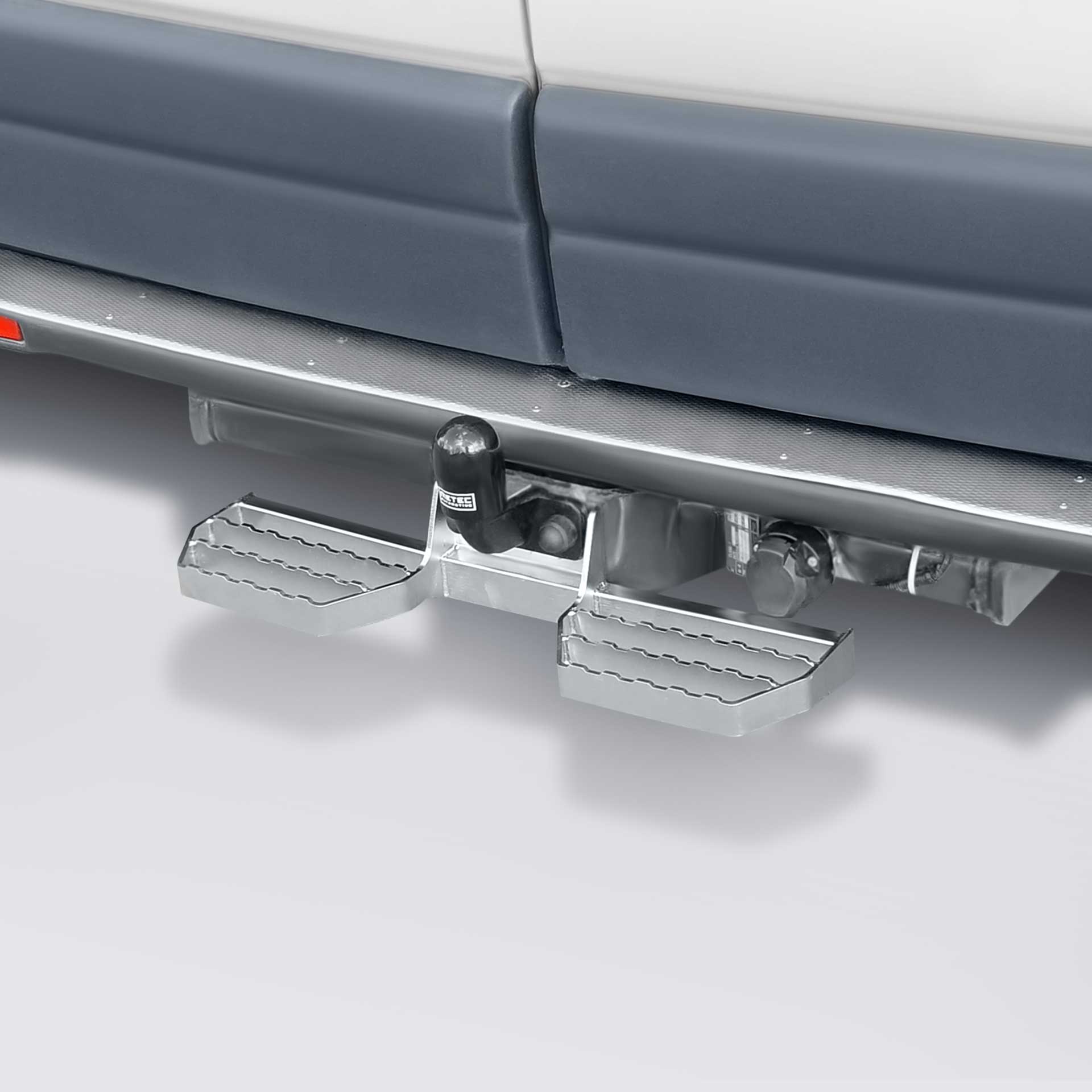 Heckauftritt für Ford, MAN, Mercedes-Benz, Nissan, Opel, Peugeot, Renault, Citroen, Fiat, Hyundai, Iveco, Toyota, Volkswagen auf Edelstahl mit verschraubten Kugelkopf geteilt, offene Struktur, Tragkraft. Serie AKF von AlphaDynamik Heckauftritt für Ford, MAN, Mercedes-Benz, Nissan, Opel, Peugeot, Renault, Citroen, Fiat, Hyundai, Iveco, Toyota, Volkswagen auf Edelstahl mit verschraubten Kugelkopf geteilt, offene Struktur, Tragkraft. Serie AKF von AlphaDynamik