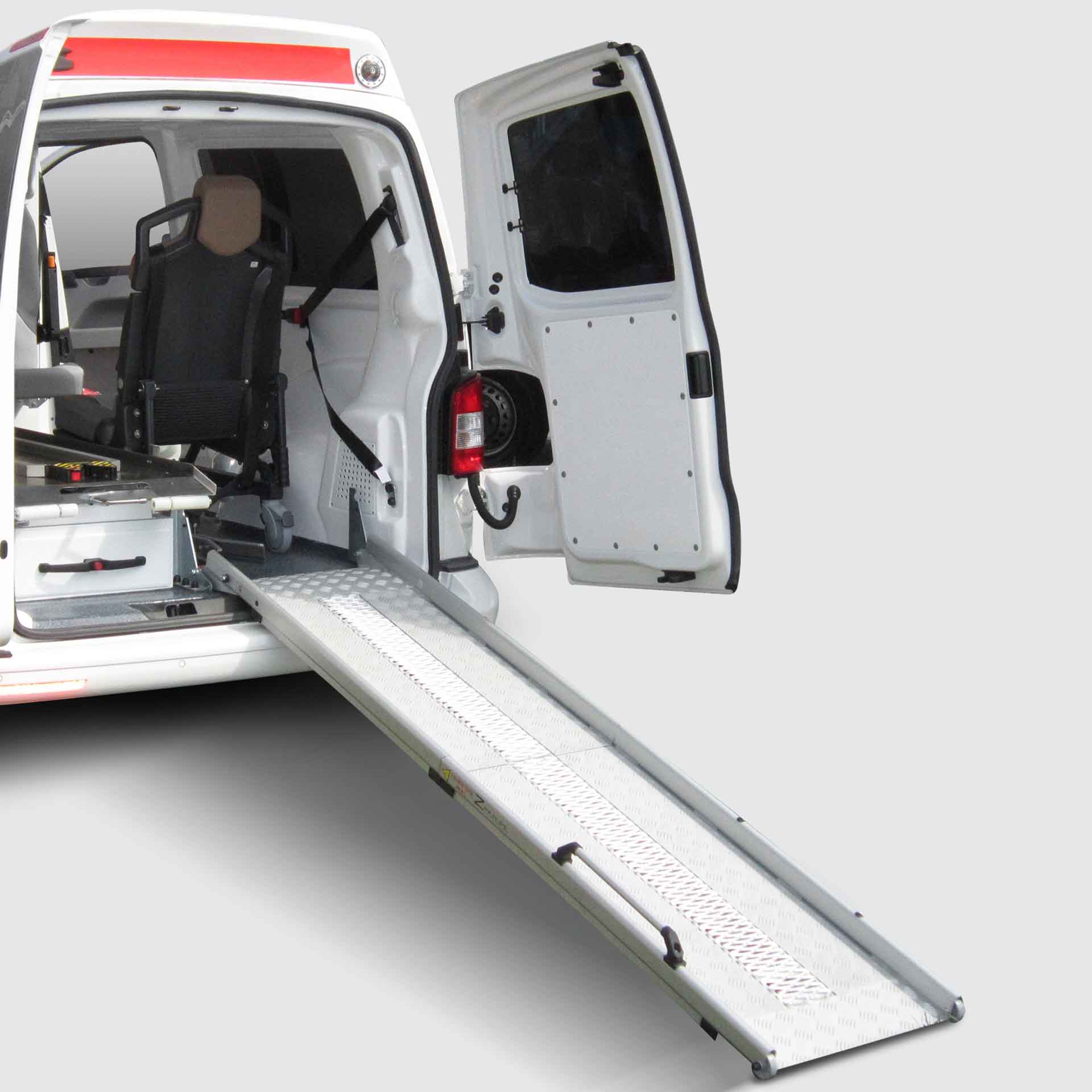 Festmontierte Verladerampe für KTW & Warentransport, Ideal für den Dauereinsatz, Serie PRO von AlphaDynamik Festmontierte Verladerampe für KTW & Warentransport, Ideal für den Dauereinsatz, Serie PRO von AlphaDynamik